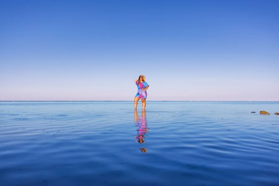 Waar lucht en zee samenkomen - De zon zakt langzaam richting de horizon en de Rode Zee verandert in een spiegel. Een rustig moment in Marsa Alam, waar de stilte minstens zo indrukwe... - Landscape - Marsa Alam, Egypte